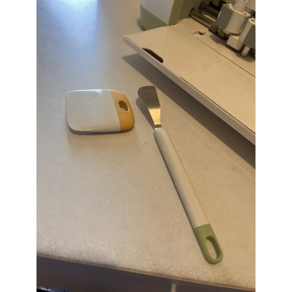CRICUT EXPLORE One CXPL001 Die Cutting Machine with Connector Power Cord +Misc